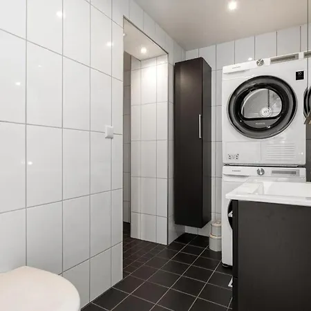 Modern 2 Bedroom In The Heart Of Apartment